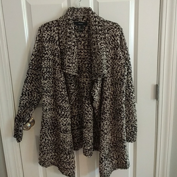 Cozy Forever 21 sweater - Picture 3 of 3